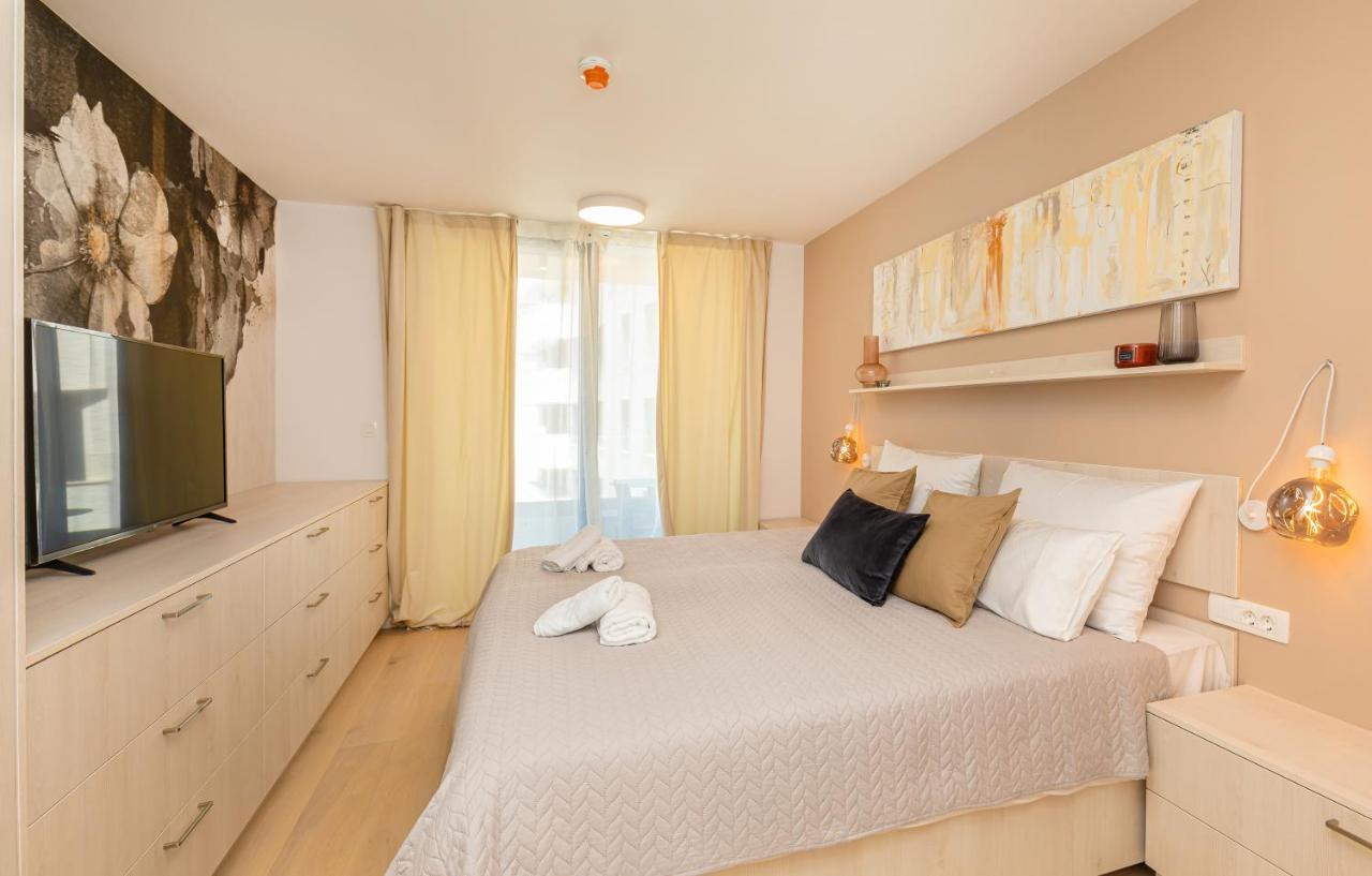 Sunny Lol Port Apartments In The City Centre Дубровник Екстериор снимка